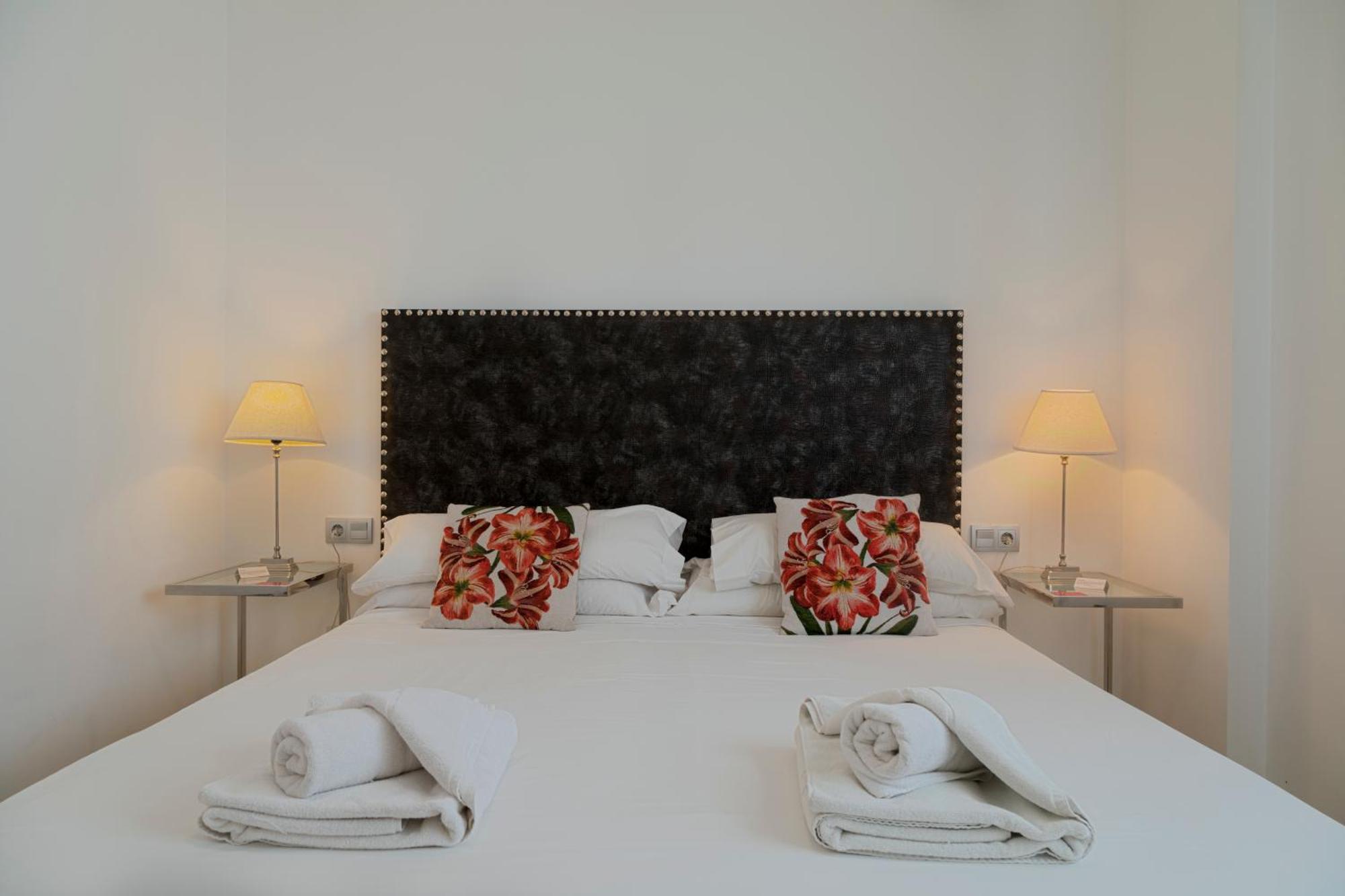 Caleta Homes - Apartamentos Pompidou Malaga Phòng bức ảnh